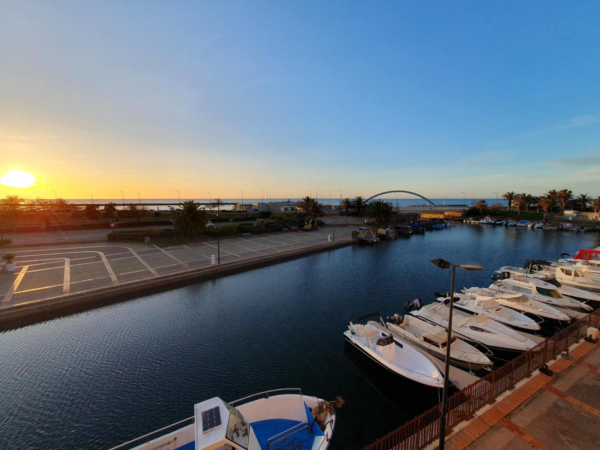 Superbe Vue Sur Mer A แซ็ต ภายนอก รูปภาพ